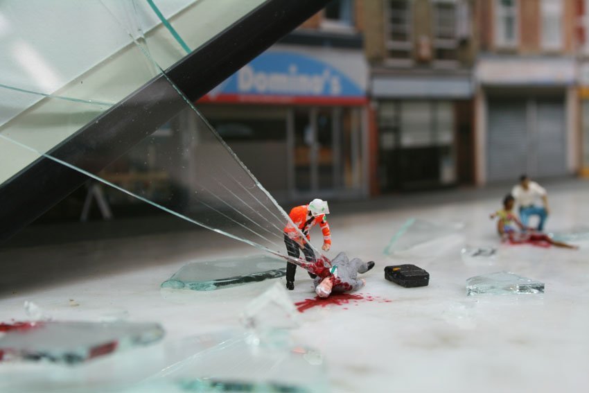 Mortal accidente con un simple cuadro. Macro.