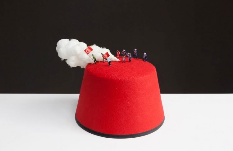 Se manifiestan en un sombrero