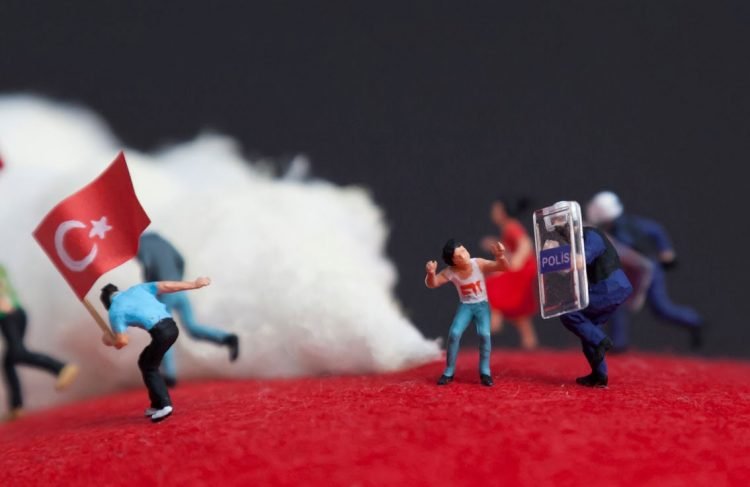 Los diminutos se manifiestan en Fez