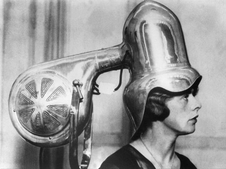 Breve historia del secador de pelo. Artículo en Cultura Bizarra.